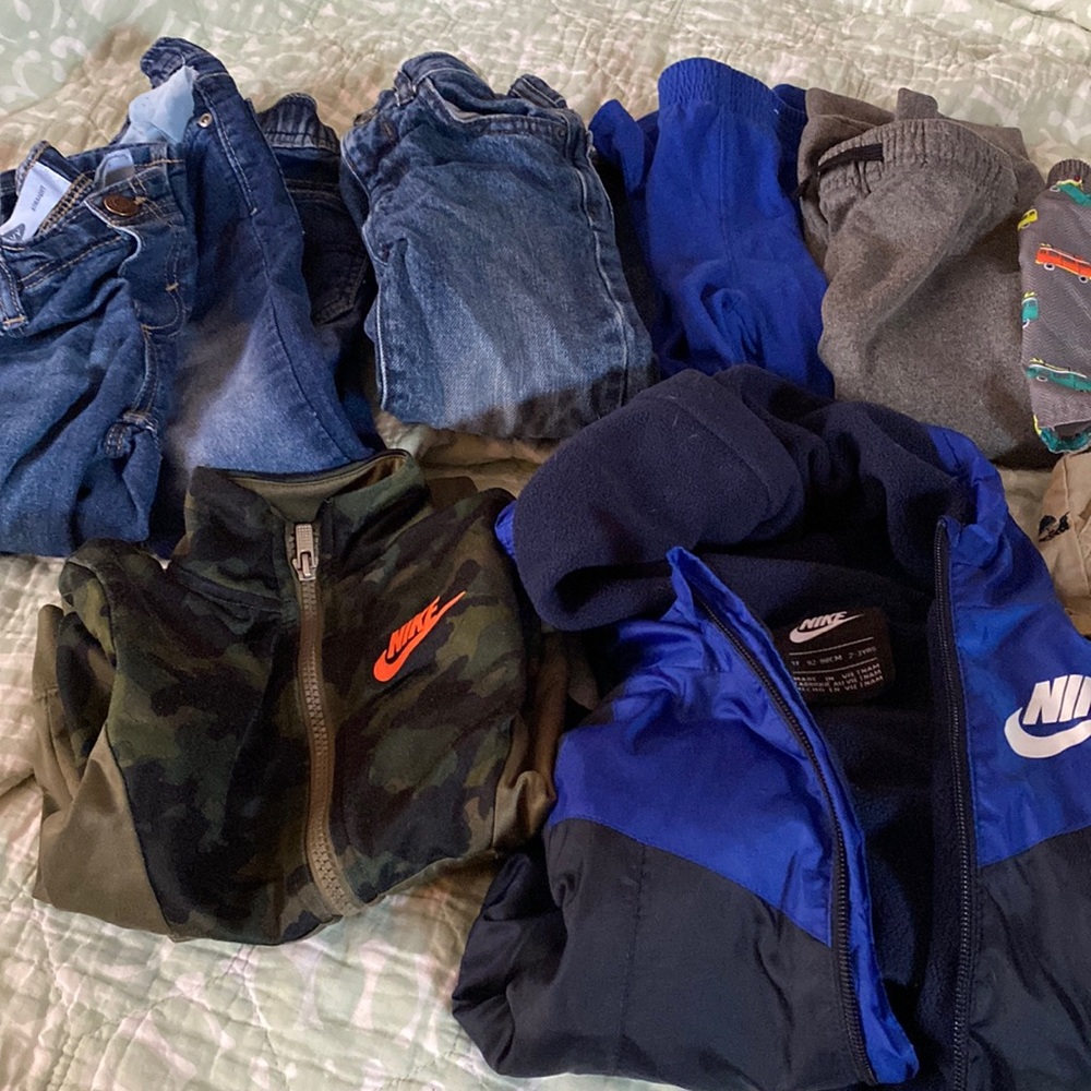 Bundle of clothing 2t-3t. Boys